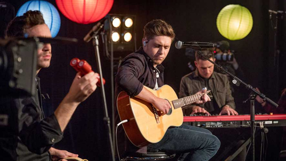 Niall Horan sings for Children in Need