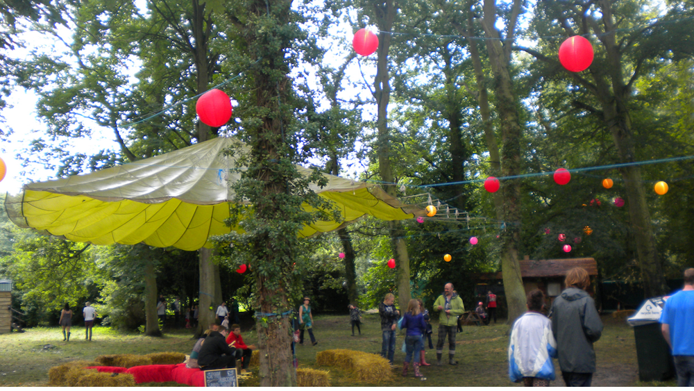 Bright Outdoor Lanterns Were the Main Festival Goer Throughout 2015