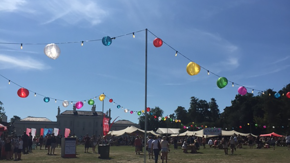 Bright Outdoor Lanterns Were the Main Festival Goer Throughout 2015